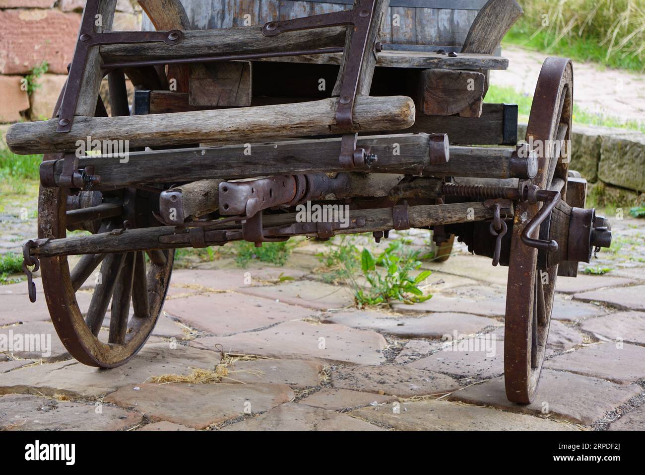 Wagon with logs hi-res stock photography and images - Alamy
