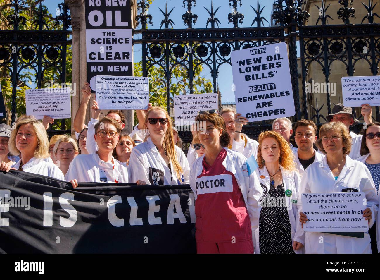 London, UK. 4th Sep, 2023. Environmentalist, broadcaster and Naturalist, Chris Packham, joins scientists, doctors and environmentalists to demand that the Government do not start any new oil projects. Chris Packham has written to the Government to demand that they stop any new oil and gas developments and dont issue any new drilling licences. Credit: Mark Thomas/Alamy Live News Stock Photo