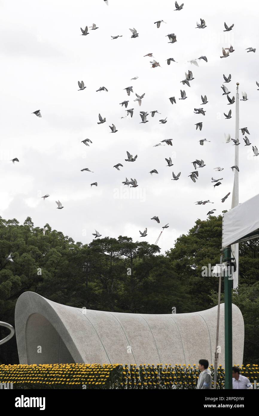 (190806) -- HIROSHIMA, Aug. 6, 2019 -- Pigeons fly during an annual memorial ceremony in Hiroshima, Japan, Aug. 6, 2019. Hiroshima, a Japanese city hit by a U.S. atomic bomb at the end of World War II, marked the 74th anniversary of the bombing on Tuesday. ) JAPAN-HIROSHIMA-ATOMIC BOMB-ANNIVERSARY DuxXiaoyi PUBLICATIONxNOTxINxCHN Stock Photo