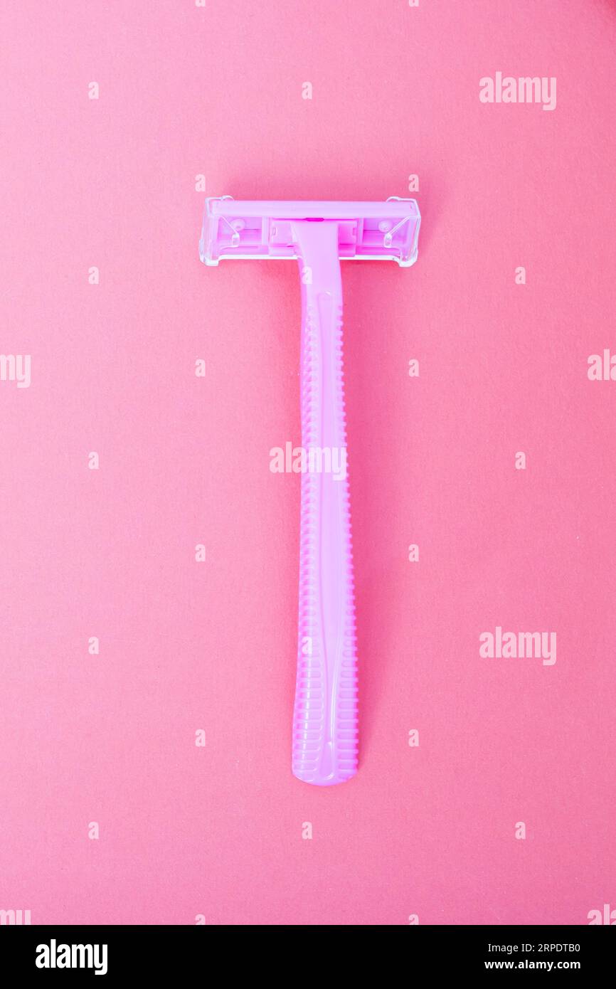 Pink Hair Razer Pink razor on a pink background, copy space Stock Photo - Alamy