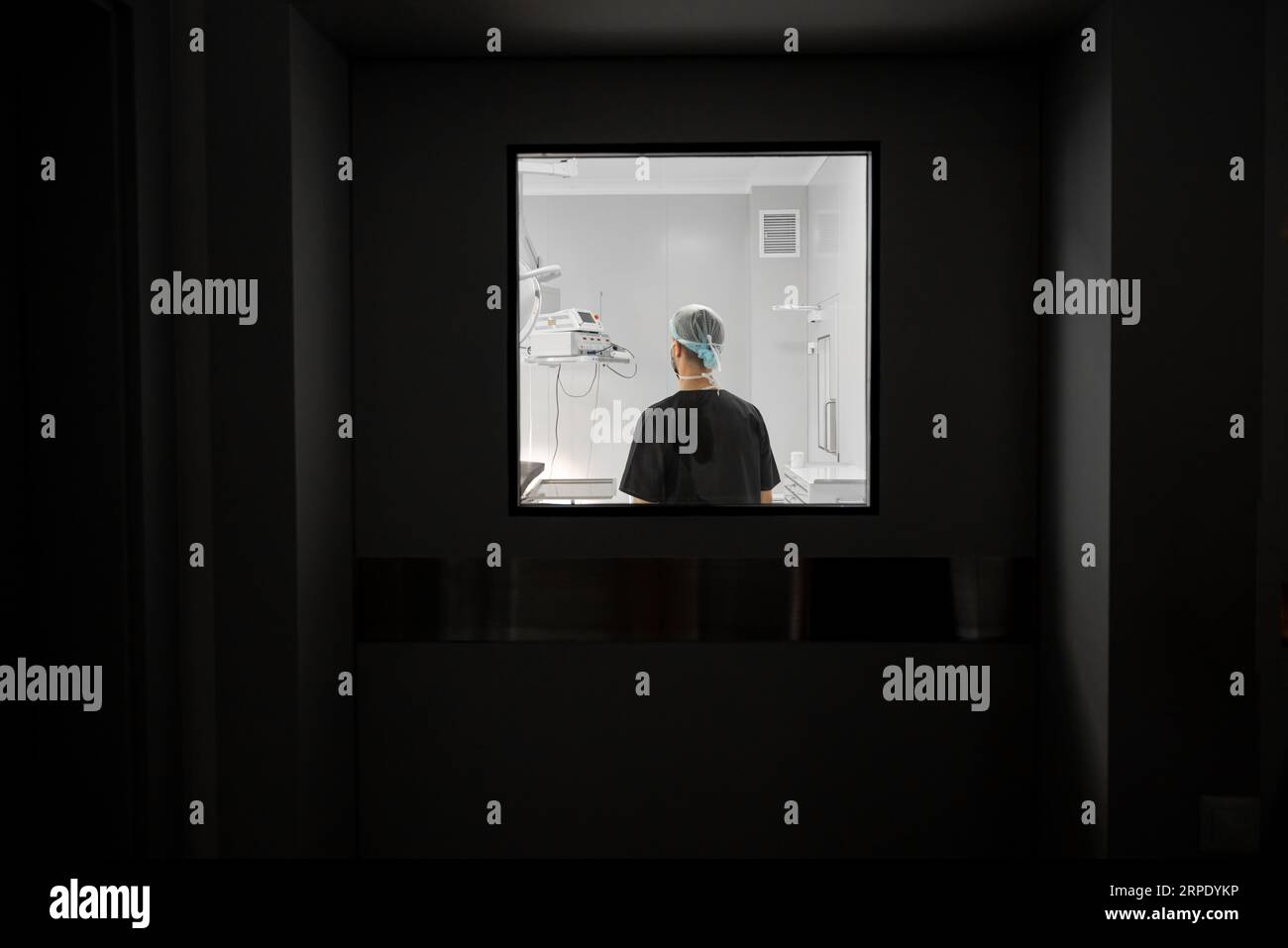 Surgeon standing in empty operating room Stock Photo - Alamy
