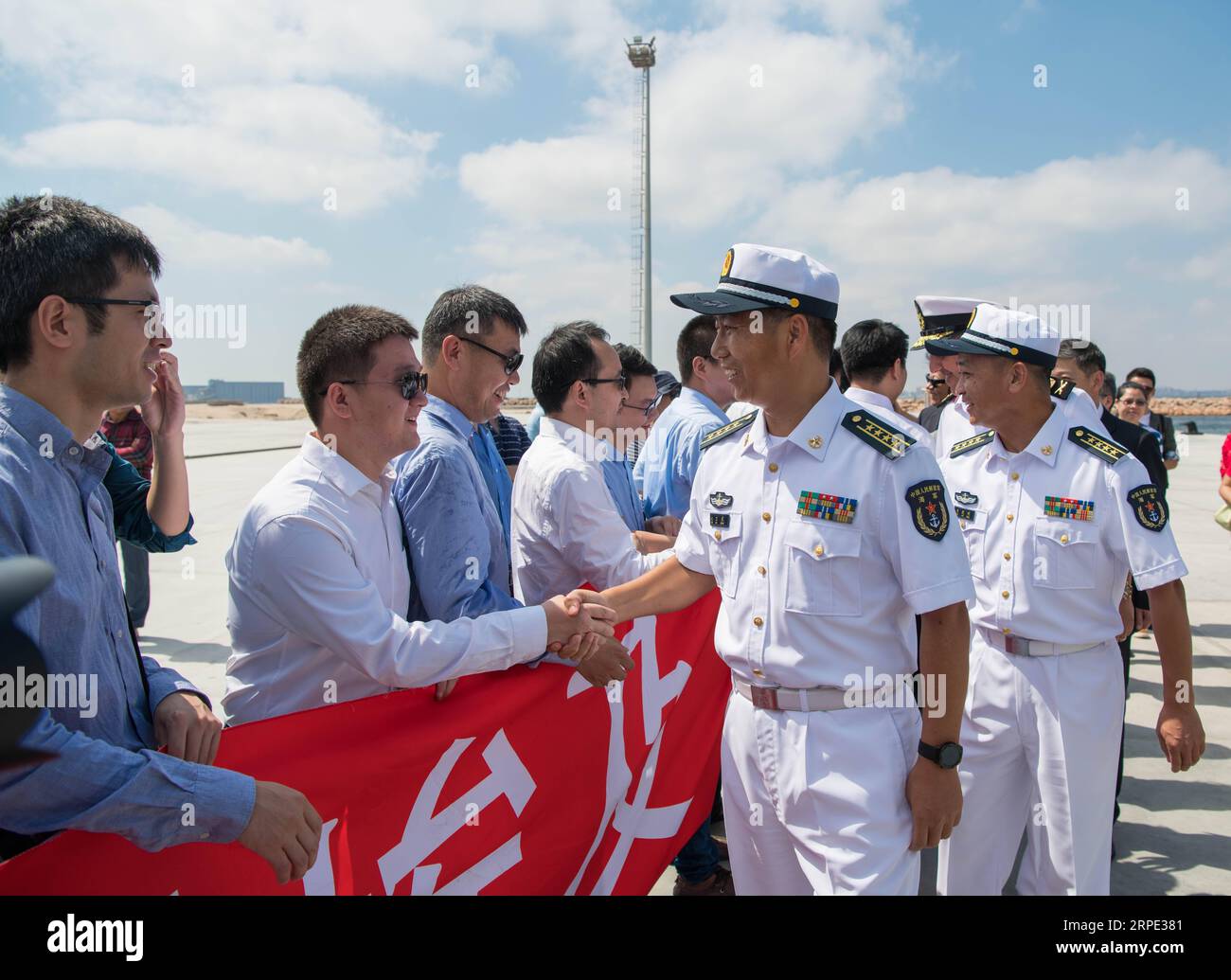 (190816) -- ALEXANDRIA (EGYPT), Aug. 16, 2019 -- Officials from Chinese missile destroyer Xi an of the 32nd Chinese naval escort fleet are greeted upon their arrival in Alexandria, Egypt, on Aug. 16, 2019. Chinese missile destroyer Xi an of the 32nd Chinese naval escort fleet arrived at the port of Alexandria Naval Base of Egypt on Friday for a four-day technical stop. ) EGYPT-ALEXANDRIA-CHINESE MISSILE DESTROYER XI AN -TECHNICAL STOP WuxHuiwo PUBLICATIONxNOTxINxCHN Stock Photo