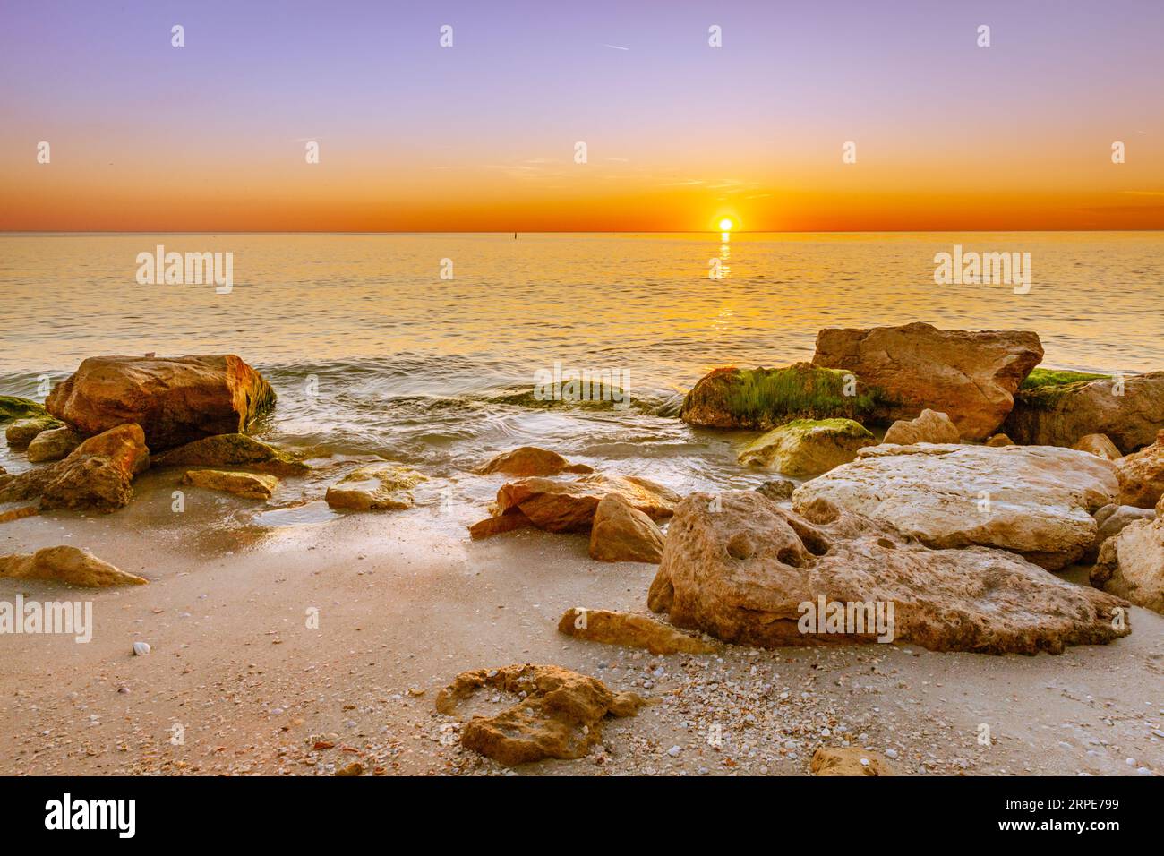 Scenic sunset over the Gulf of Mexico at St Pete Beach in Florida Stock ...