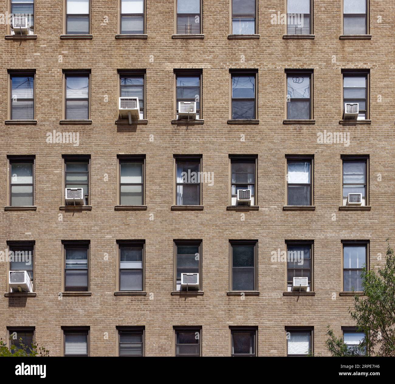 Upper West Side Emery Roth designed this brickandterra cotta
