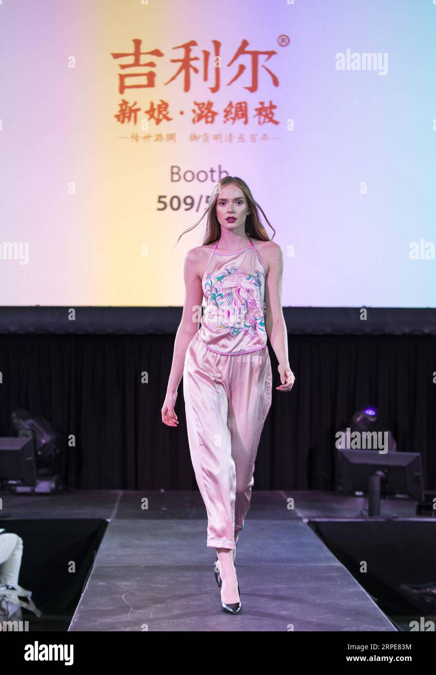 (190820) -- TORONTO, Aug. 20, 2019 -- A model presents a creation during the fashion show of the 2019 Apparel Textile Sourcing Canada trade show in Toronto, Canada, on Aug. 20, 2019. The fashion show displayed the latest designs from dozens of fashion brands around the world on Tuesday. (Photo by /Xinhua) CANADA-TORONTO-APPAREL TEXTILE SOURCING TRADE SHOW-FASHION ZouxZheng PUBLICATIONxNOTxINxCHN Stock Photo