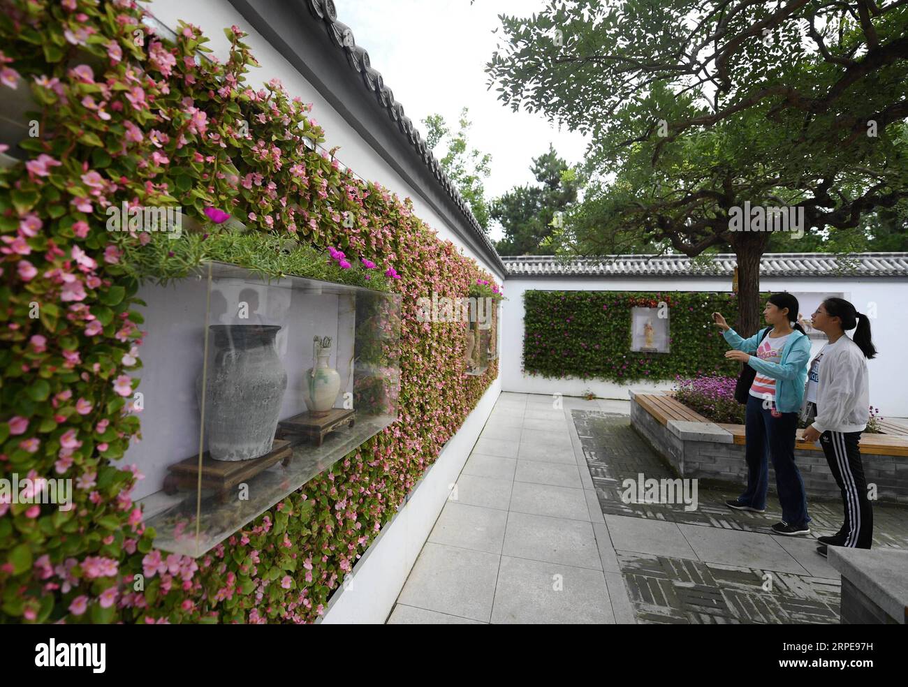 (190822) -- BEIJING, Aug. 22, 2019 -- Visitors tour the Shaanxi Garden at the Beijing International Horticultural Exhibition in Beijing, capital of China, Aug. 22, 2019. The expo held its Shaanxi Day event on Thursday. ) CHINA-BEIJING-HORTICULTURAL EXPO-SHAANXI DAY (CN) ZhangxChenlin PUBLICATIONxNOTxINxCHN Stock Photo