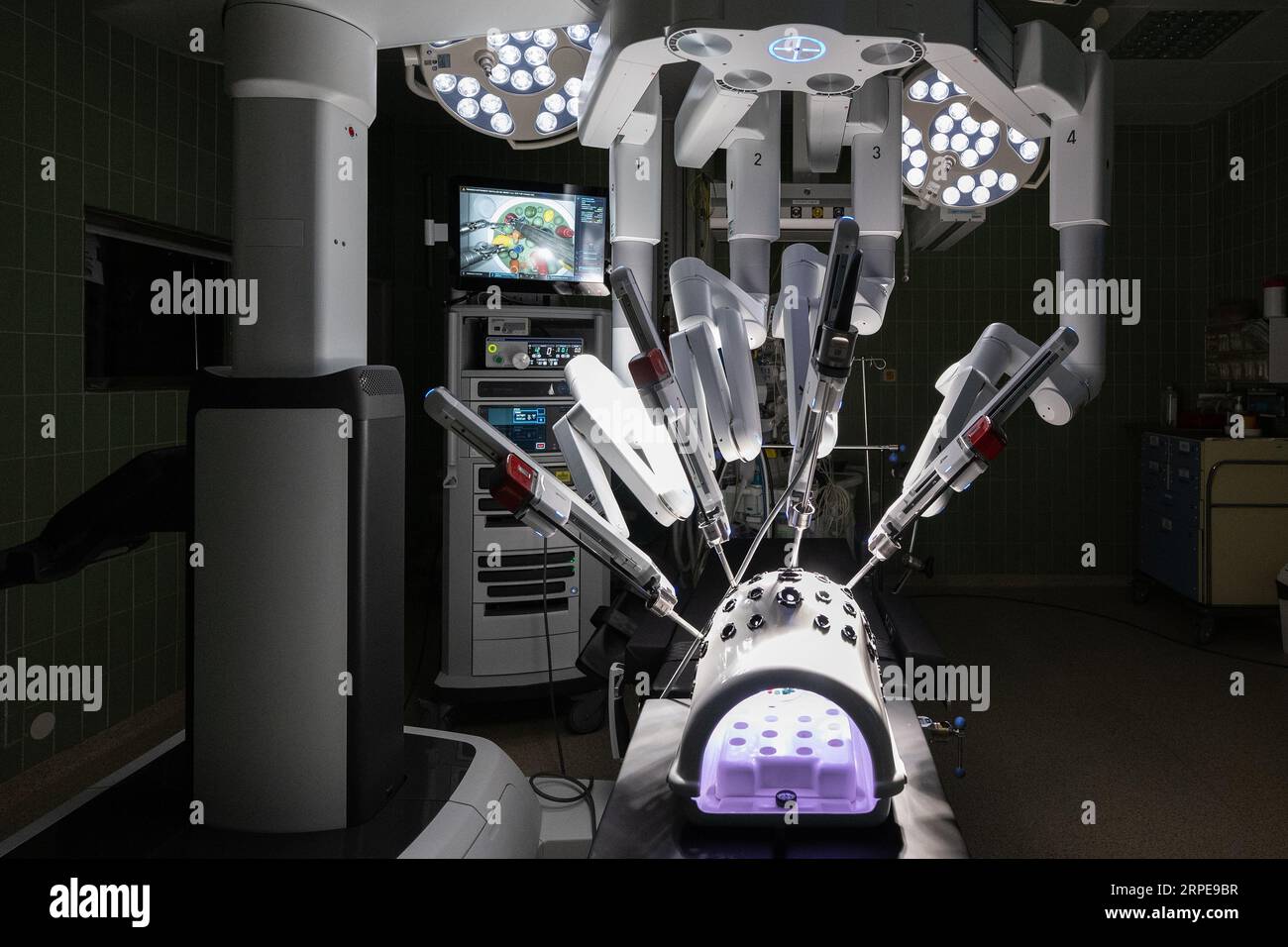 The da Vinci Surgical System, robotic operating system in the operating