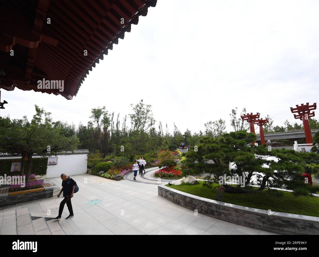 (190822) -- BEIJING, Aug. 22, 2019 -- Visitors tour at the Shaanxi Garden at the Beijing International Horticultural Exhibition in Beijing, capital of China, Aug. 22, 2019. The expo held its Shaanxi Day event on Thursday. ) CHINA-BEIJING-HORTICULTURAL EXPO-SHAANXI DAY (CN) ZhangxChenlin PUBLICATIONxNOTxINxCHN Stock Photo
