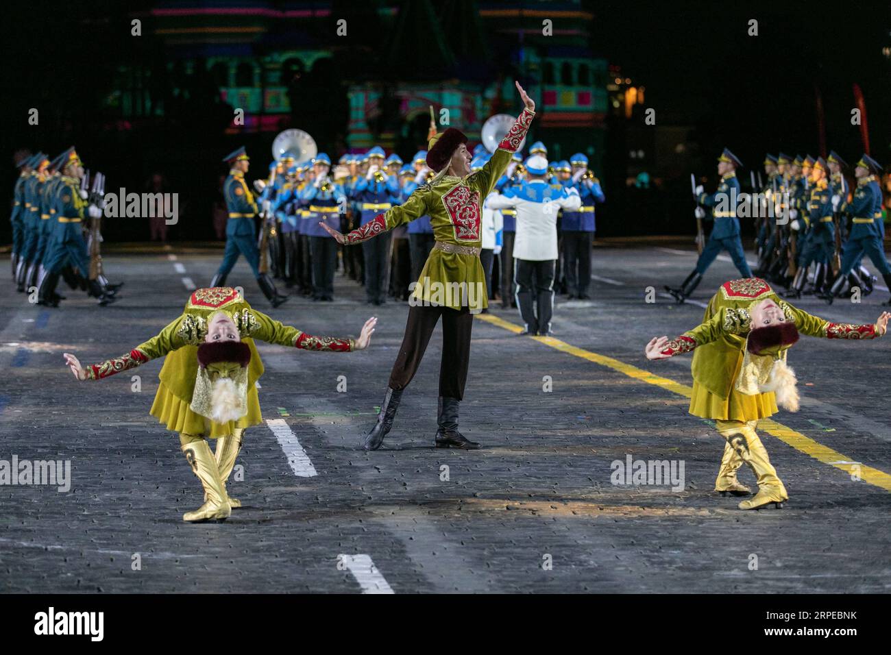 Russland, Militärmusik-Festival in Moskau (190824) -- MOSCOW, Aug. 24, 2019 -- Dancers perform during the opening day of Spasskaya Tower International Military Music Festival in Moscow, Russia, on Aug. 23, 2019. The annual military music festival opened on Friday on the Red Square in Moscow, and will run until September 1. ) RUSSIA-MOSCOW-MILITARY MUSIC FESTIVAL-OPENING BaixXueqi PUBLICATIONxNOTxINxCHN Stock Photo