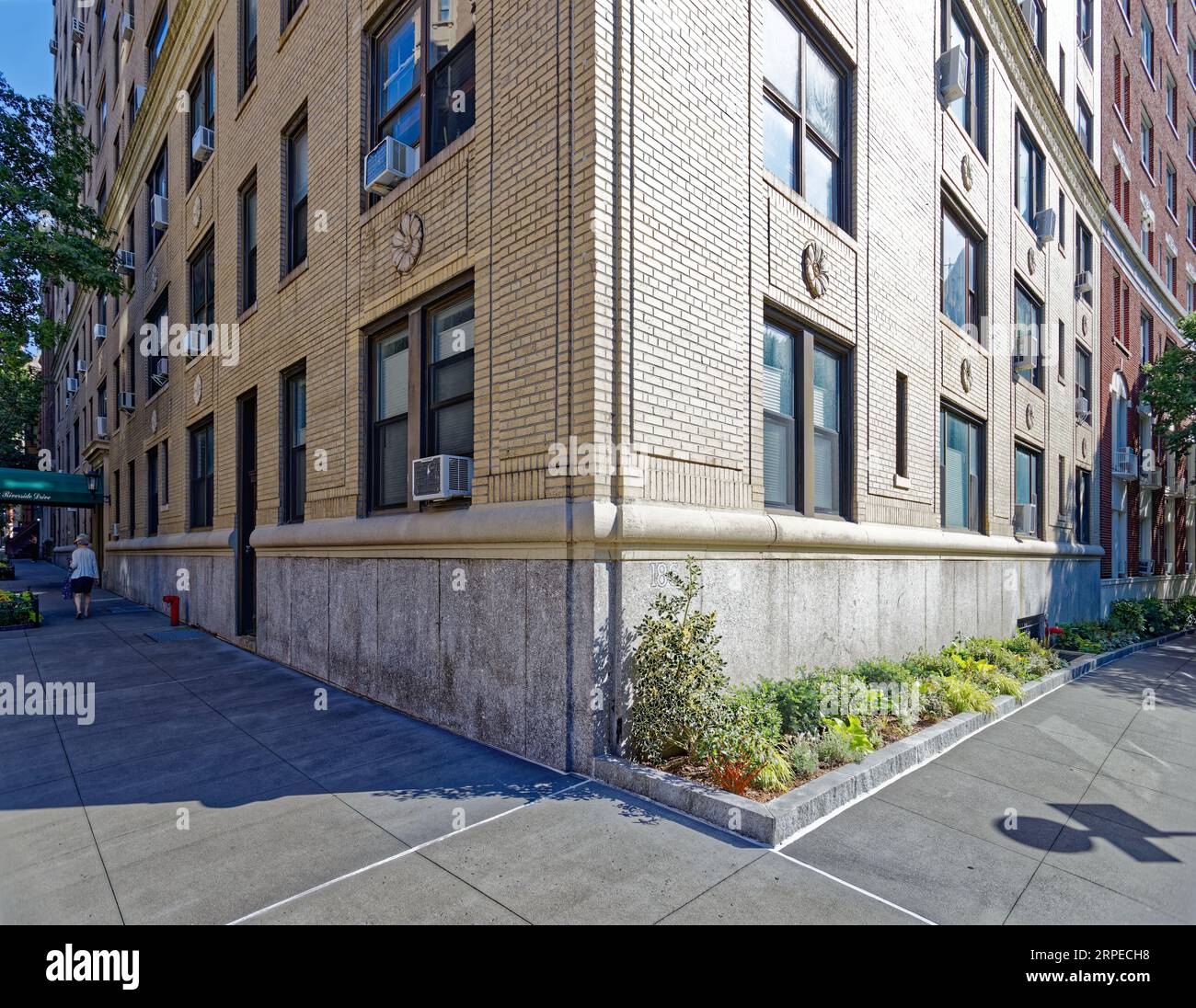 Upper West Side Emery Roth designed 186 Riverside Drive in neo