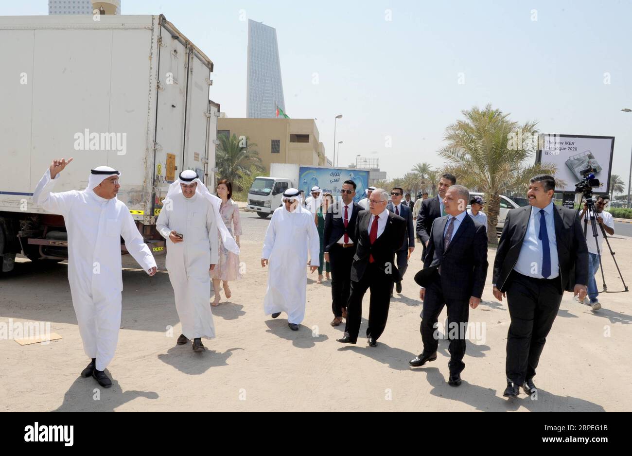 (190828) -- KUWAIT CITY, Aug. 28, 2019 (Xinhua) -- Officials of the Kuwaiti and Iraqi foreign ministries attend a handover ceremony for books in Kuwait City, Kuwait, Aug. 28, 2019. Iraq handed over on Wednesday 42,000 books to Kuwait which were seized during the Iraqi invasion of Kuwait. (Photo by Ghazy Qaffaf/Xinhua) KUWAIT-KUWAIT CITY-IRAQ-BOOKS-HANDOVER PUBLICATIONxNOTxINxCHN Stock Photo