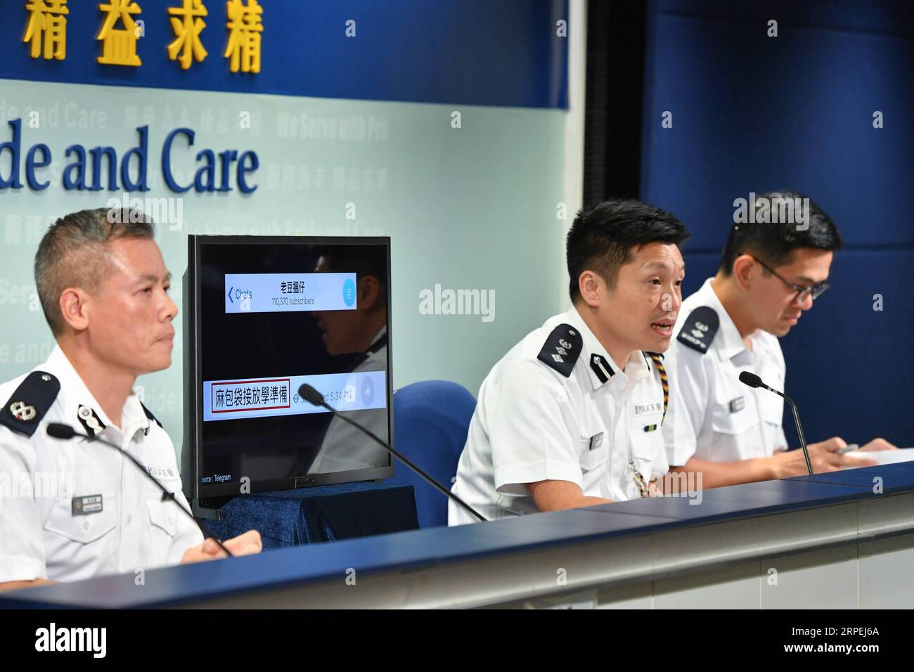 (190829) -- HONG KONG, Aug. 29, 2019 -- Tse Chun-chung (C), chief superintendent of Hong Kong police public relations branch, briefs the press on threat against police officers children posted on social media during a daily press conference in south China s Hong Kong, Aug. 29, 2019. TO GO WITH Hong Kong police ban Saturday s rallies over safety concern ) CHINA-HONG KONG-POLICE-PRESS CONFERENCE (CN) LiuxDawei PUBLICATIONxNOTxINxCHN Stock Photo