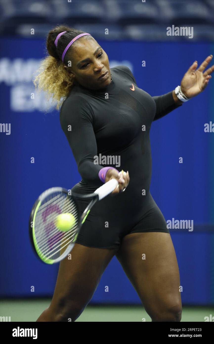 (190904) -- NEW YORK, Sept. 4, 2019 -- Serena Williams hits a return during the women s singles quarterfinal match between Wang Qiang of China and Serena Williams of the United States at the 2019 US Open in New York, the United States, Sept. 3, 2019. ) (SP)US-NEW YORK-TENNIS-US OPEN-WOMEN S SINGLES LixMuzi PUBLICATIONxNOTxINxCHN Stock Photo