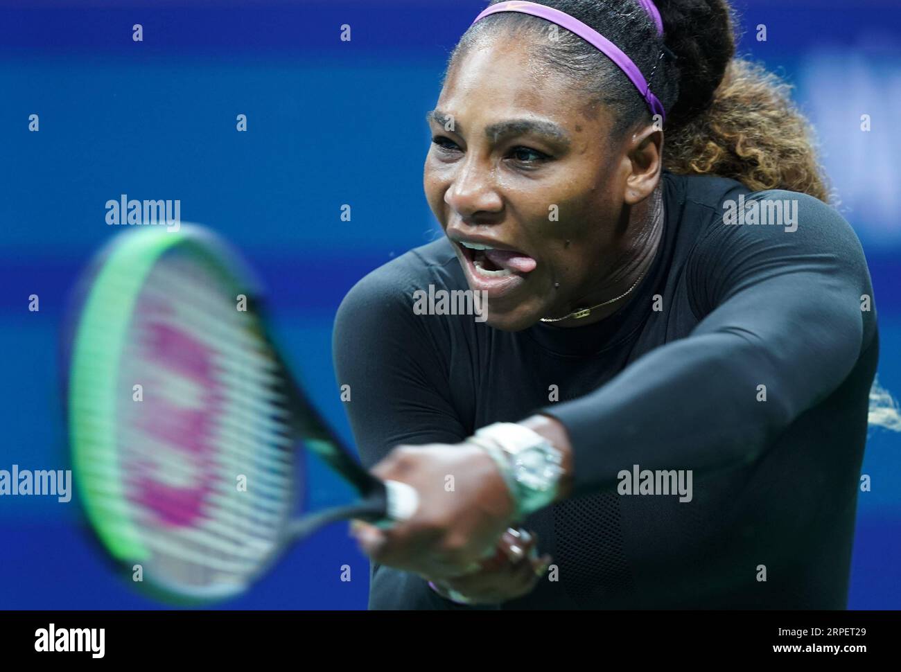 (190904) -- NEW YORK, Sept. 4, 2019 -- Serena Williams hits a return during the women s singles quarterfinal match between Wang Qiang of China and Serena Williams of the United States at the 2019 US Open in New York, the United States, Sept. 3, 2019. ) (SP)US-NEW YORK-TENNIS-US OPEN-WOMEN S SINGLES LiuxJie PUBLICATIONxNOTxINxCHN Stock Photo