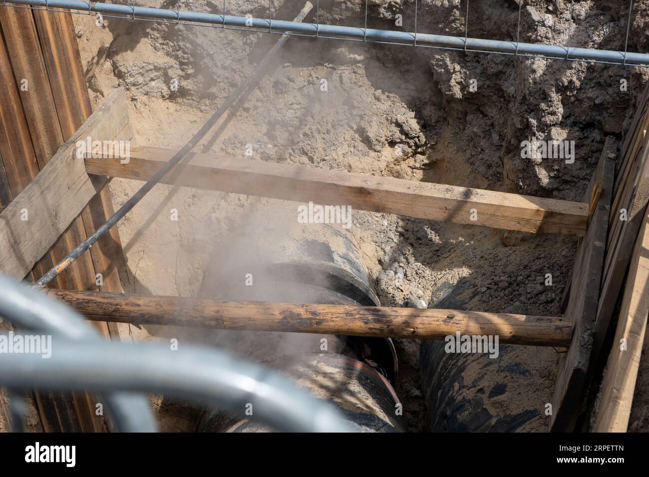 Buried for fixing underground hot water supply lines. Hot steam comes