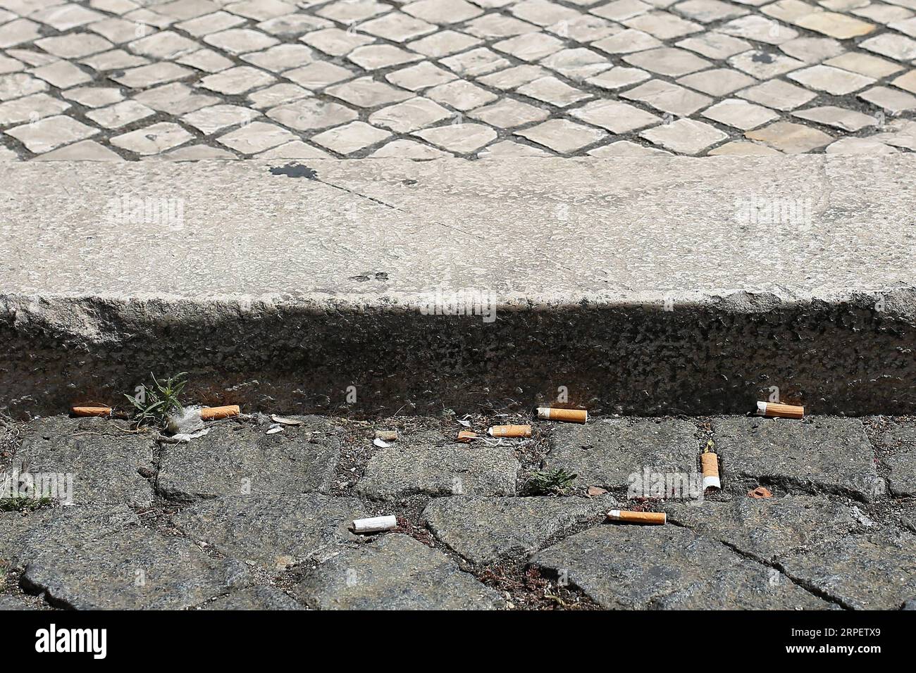 190904) -- LISBON, Sept. 4, 2019 -- Cigarette butts are seen on the  sidewalk of a street in Lisbon, Portugal, on Sept. 4, 2019. Portugal  introduced on Wednesday a strict law aiming