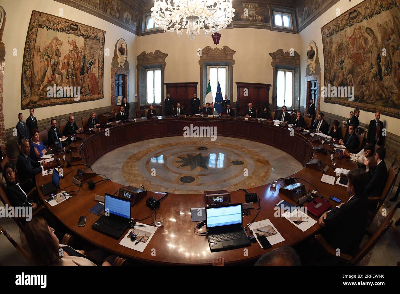 News Bilder des Tages (190905) -- ROME, Sept. 5, 2019 -- Photo taken on Sept. 5, 2019 shows the first meeting of the new cabinet at Chigi Palace in Rome, Italy. The new slate of ministers for Giuseppe Conte s second stint as Italy s prime minister was formally sworn in on Thursday by Italian President Sergio Mattarella, bringing the unlikely coalition between Italian populists and an old-guard center-left party a step away from power. (Photo by Alberto Lingria/Xinhua) ITALY-ROME-NEW MINISTERS-SWORN IN AxErbeituo¤lingeliya PUBLICATIONxNOTxINxCHN Stock Photo