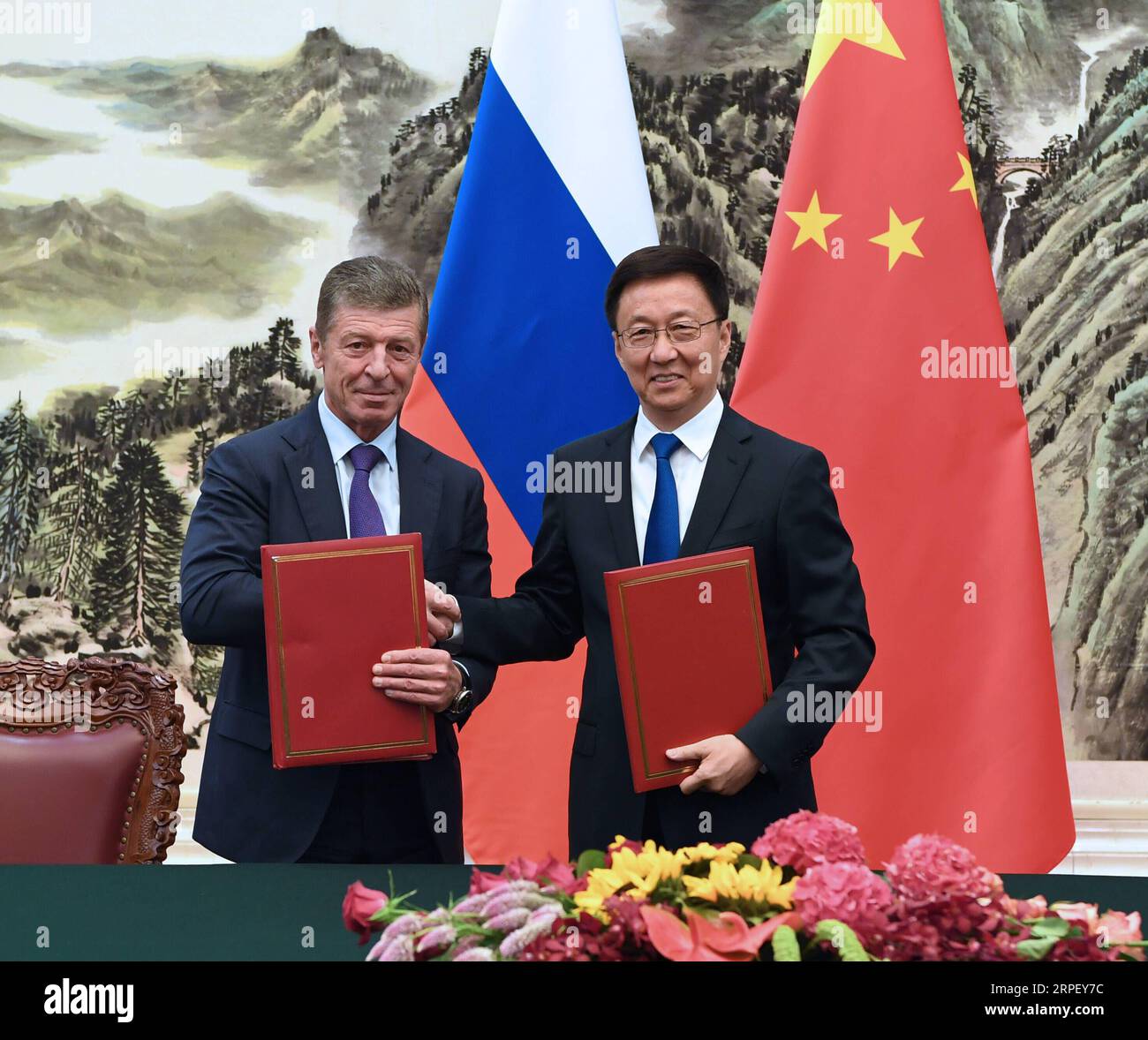 190906 -- BEIJING, Sept. 6, 2019 -- Chinese Vice Premier Han Zheng, also a member of the Standing Committee of the Political Bureau of the Communist Party of China Central Committee, and Russian Deputy Prime Minister Dmitry Kozak sign the summary of minutes of the 16th meeting of the China-Russia Energy Cooperation Committee in Beijing, capital of China, Sept. 6, 2019. Han met with Kozak in Beijing on Friday and co-chaired the meeting with him.  CHINA-BEIJING-HAN ZHENG-DMITRY KOZAK-MEETING CN RaoxAimin PUBLICATIONxNOTxINxCHN Stock Photo