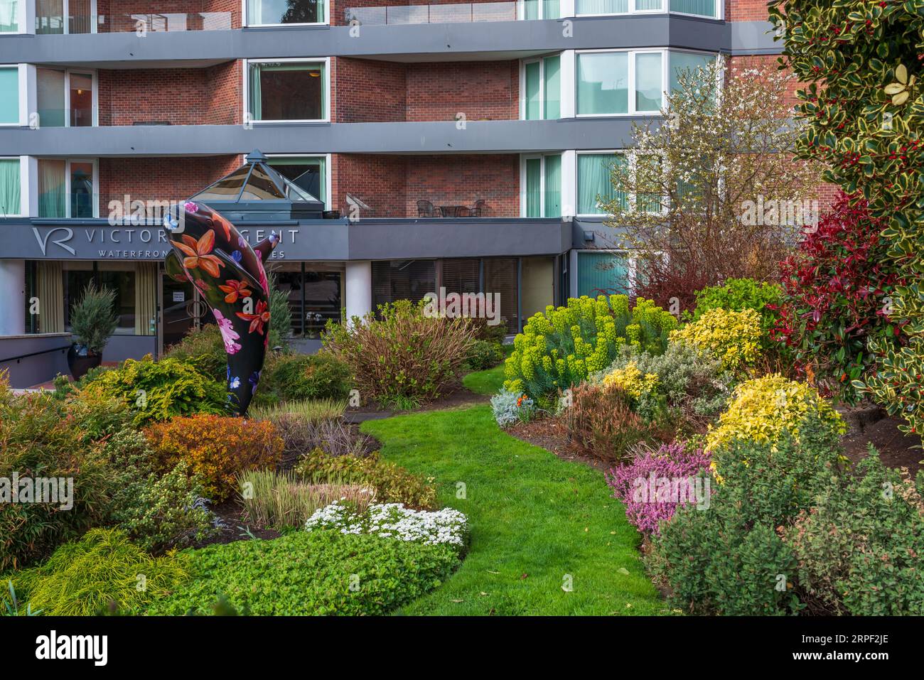 A small garden in front of the victoria Regent Hotel on the waterfront of Victoria, Vancouver Island, British Columbia, Canada. Stock Photo
