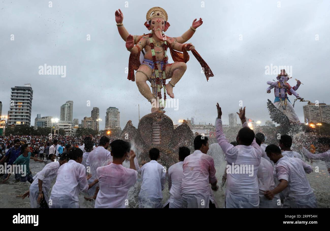 (190913) -- MUMBAI, Sept. 13, 2019 (Xinhua) -- Indian devotees carry idols of the elephant-headed Hindu god Lord Ganesha for immersion into the sea in celebration of Ganesh Chaturthi festival in Mumbai, India, Sept. 12, 2019. Ganesh Chaturthi is a ten-day long Hindu festival celebrated in honor of the elephant-headed god Ganesha. (Xinhua/Fariha Farooqui) INDIA-MUMBAI-GANESH CHATURTHI-CELEBRATION PUBLICATIONxNOTxINxCHN Stock Photo