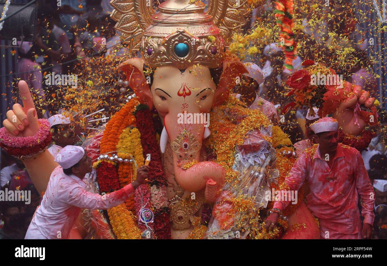 (190913) -- MUMBAI, Sept. 13, 2019 (Xinhua) -- Indian devotees carry idols of the elephant-headed Hindu god Lord Ganesha for immersion into the sea in celebration of Ganesh Chaturthi festival in Mumbai, India, Sept. 12, 2019. Ganesh Chaturthi is a ten-day long Hindu festival celebrated in honor of the elephant-headed god Ganesha. (Xinhua/Fariha Farooqui) INDIA-MUMBAI-GANESH CHATURTHI-CELEBRATION PUBLICATIONxNOTxINxCHN Stock Photo