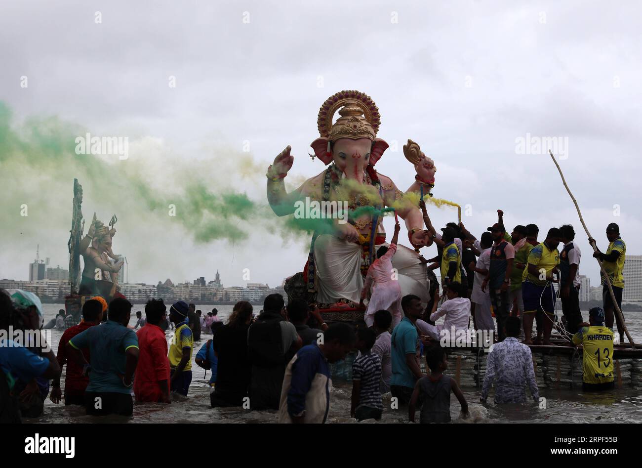 (190913) -- MUMBAI, Sept. 13, 2019 (Xinhua) -- Indian devotees carry idols of the elephant-headed Hindu god Lord Ganesha for immersion into the sea in celebration of Ganesh Chaturthi festival in Mumbai, India, Sept. 12, 2019. Ganesh Chaturthi is a ten-day long Hindu festival celebrated in honor of the elephant-headed god Ganesha. (Xinhua/Fariha Farooqui) INDIA-MUMBAI-GANESH CHATURTHI-CELEBRATION PUBLICATIONxNOTxINxCHN Stock Photo