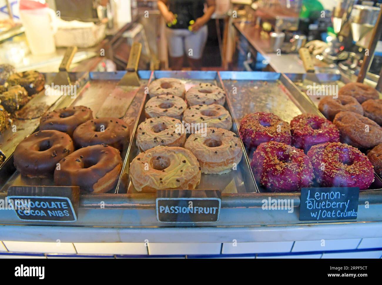 (190913) -- NEW YORK, Sept. 13, 2019 -- Photo taken on Sept. 12, 2019 shows donuts of different flavors at a donut store in New York, the United States. Donut is a circular cake which is fried in hot fat, sometimes with a hole in the middle. As a representative American dessert, donut can be easily bought at any pastry shop or snack bar, and even National Doughnut Day has been created to express Americans appreciation towards donut. ) U.S.-NEW YORK-DESSERT-DONUT LixRui PUBLICATIONxNOTxINxCHN Stock Photo