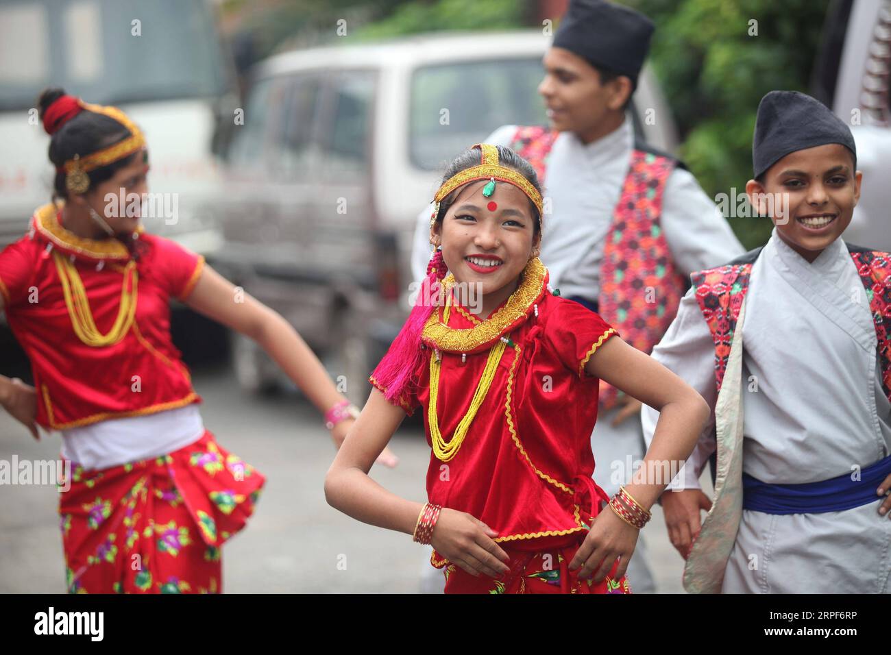 Children in nepal hi-res stock photography and images - Alamy