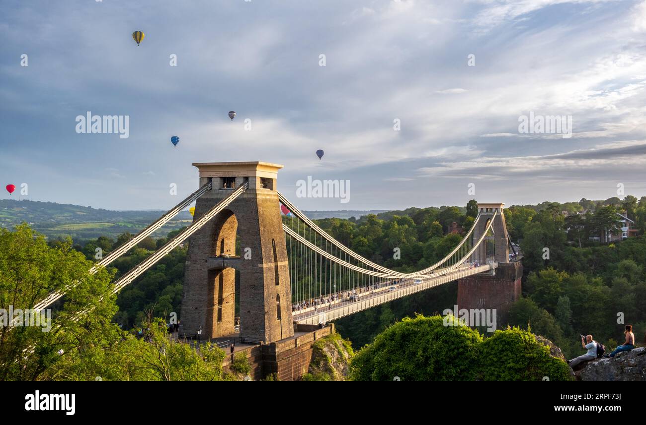Mass ascent of hot-air balloons at Bristol Balloon Fiesta above Clifton ...