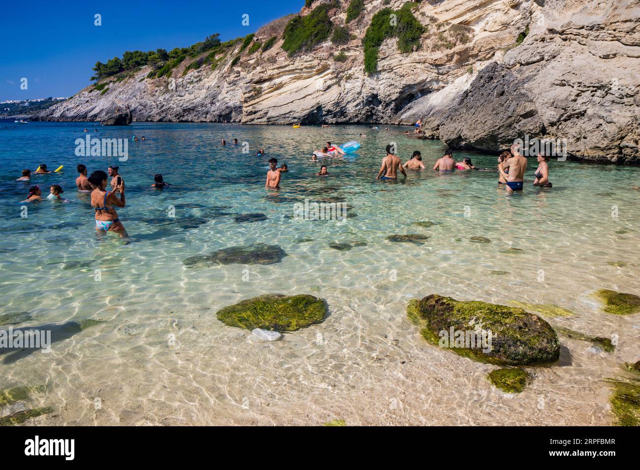 August 15, 2023 - Santa Cesarea Terme, Salento, Puglia, Italy. The amazing bay of Porto Miggiano. Full of tourists, bathers and boats, enjoying the wo Stock Photo