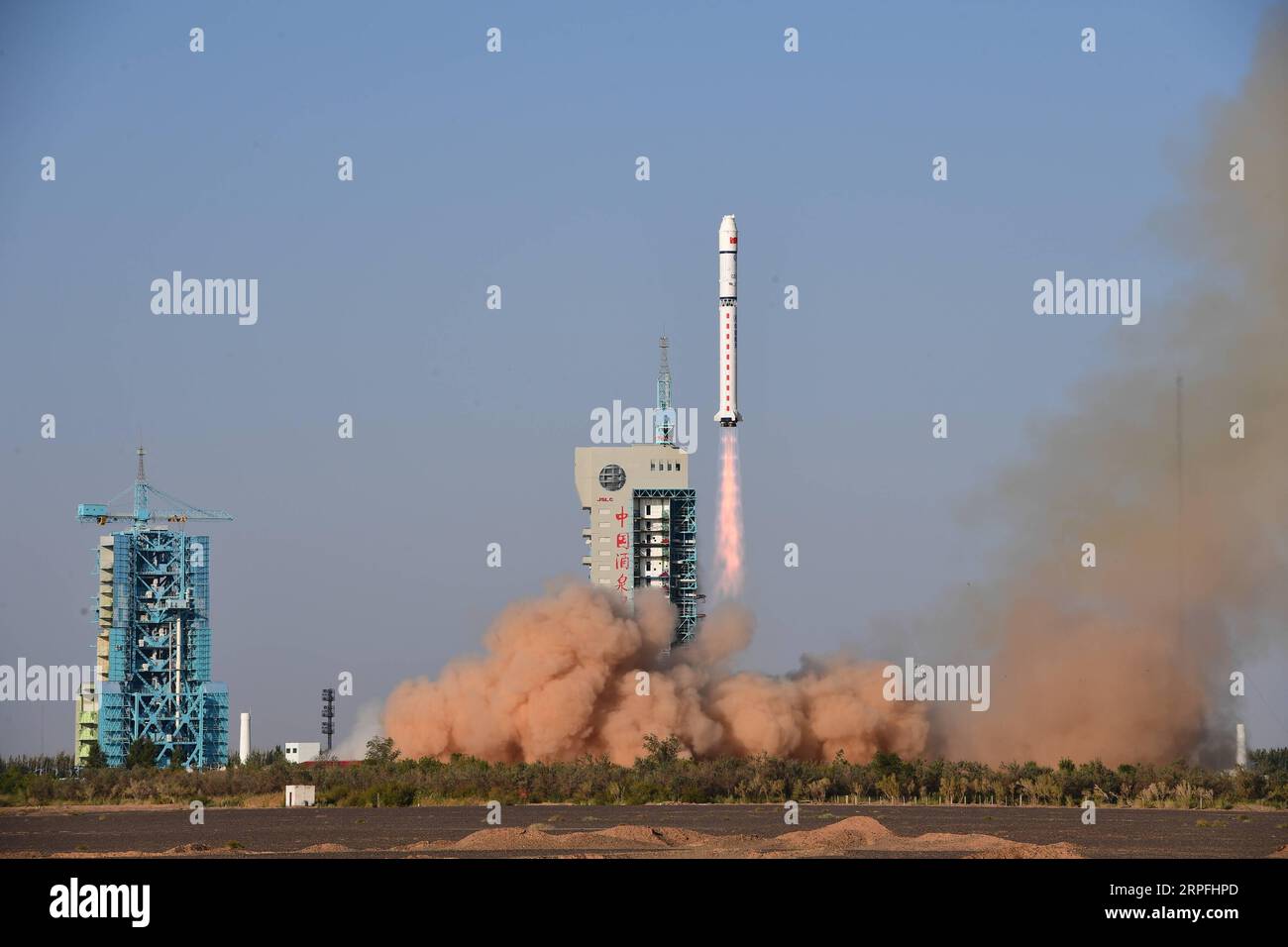 190925 -- JIUQUAN, Sept. 25, 2019 Xinhua -- China sends the Yunhai-1 02 satellite into planned orbit from the Jiuquan Satellite Launch Center in Jiuquan, northwest China s Gansu Province, Sept. 25, 2019. Launched on a Long March-2D carrier rocket, the new satellite will be mainly used for detecting the atmospheric and marine environment and space environment, as well as disaster control and other scientific experiments. Photo by Wang Jiangbo/Xinhua CHINA-JIUQUAN-YUNHAI-SATELLITE-LAUNCH CN PUBLICATIONxNOTxINxCHN Stock Photo