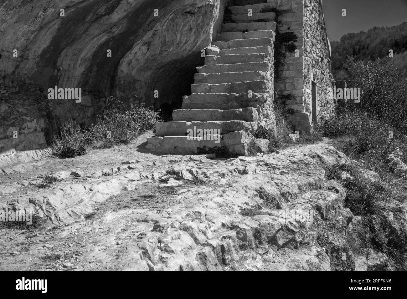 Perché San Bartolomeo è Stato Scuoiato Hermitage of San Bartolomeo in Abruzzo Stock Photo - Alamy