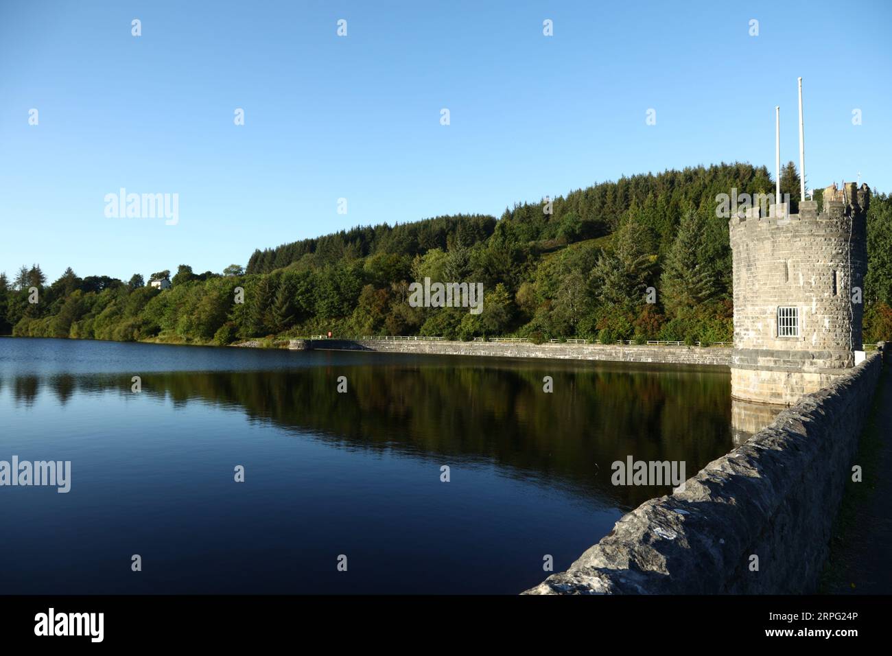 Llwyn Onn reservoir, Merthyr Tydfil, South Wales, UK.  4 September 2023.  Evening light during the warm weather today.  Credit: Andrew Bartlett/Alamy Live News Stock Photo