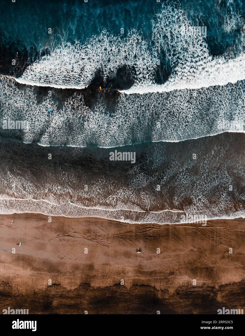 Beach ocean waves from above hi-res stock photography and images - Alamy