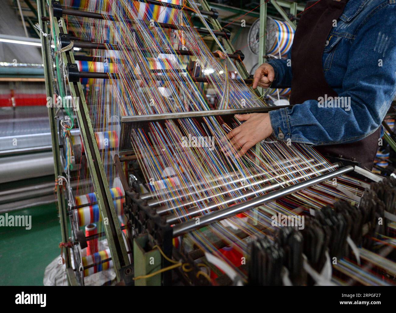 Tibetan weaver hi-res stock photography and images - Alamy