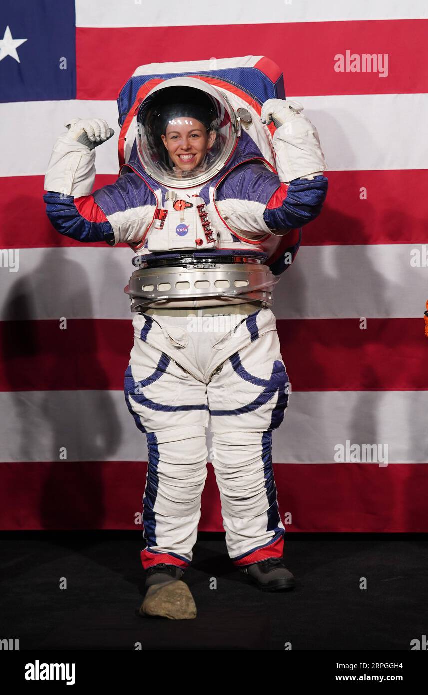 191015 -- WASHINGTON, Oct. 15, 2019 -- Advanced Space Suit Engineer Kristine Davis displays the Exploration Extravehicular Mobility Unit xEMU spacesuit at NASA headquarters in Washington D.C., the United States, on Oct. 15, 2019. The U.S. space agency NASA unveiled on Tuesday the next-generation spacesuits to be used in its Artemis program that will send the first woman and next man to the Lunar South Pole by 2024.  U.S.-WASHINGTON D.C.-NASA-NEW SPACESUITS-LUNAR LANDING LiuxJie PUBLICATIONxNOTxINxCHN Stock Photo