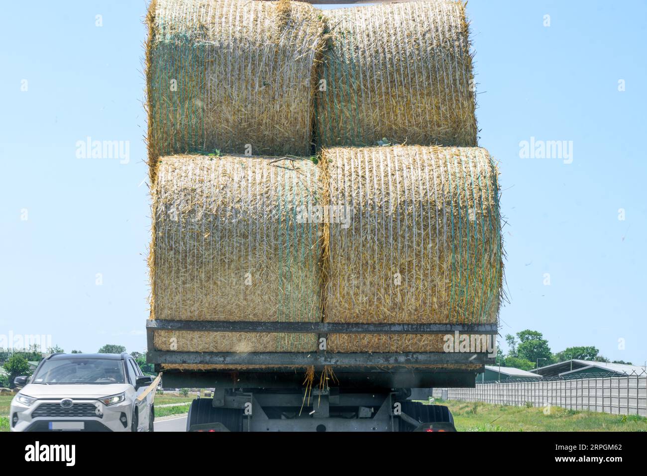 Carrying bales of hay hi-res stock photography and images - Page 2 - Alamy