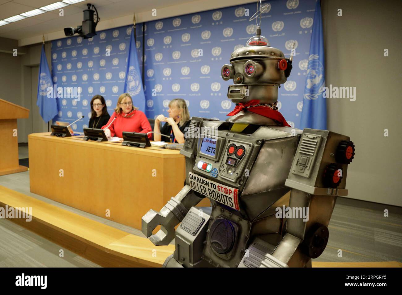 191021 -- UNITED NATIONS, Oct. 21, 2019 -- A robot is pictured at a press conference on the Campaign to Stop Killer Robots, at the UN headquarters in New York, Oct. 21, 2019. Mary Wareham, global coordinator of the Campaign to Stop Killer Robots, on Monday urged the international community to stop developing lethal autonomous weapons systems, or killer robots.  UN-STOP KILLER ROBOTS-PRESS CONFERENCE LixMuzi PUBLICATIONxNOTxINxCHN Stock Photo