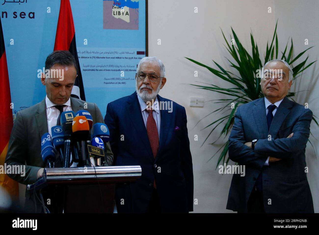 191027 -- ZUWARA LIBYA, Oct. 27, 2019 Xinhua -- German Foreign Minister Heiko Maas L speaks at a press conference in Zuwara, Libya, Oct. 27, 2019. German Foreign Minister Heiko Maas on Sunday stressed Germany s support for the efforts of the UN Special Envoy to Libya Ghassan Salame that aim to end the current Libyan crisis. Photo by Hamza Turkia/Xinhua LIBYA-ZUWARA-UN ENVOY-GERMAN FM-VISIT PUBLICATIONxNOTxINxCHN Stock Photo