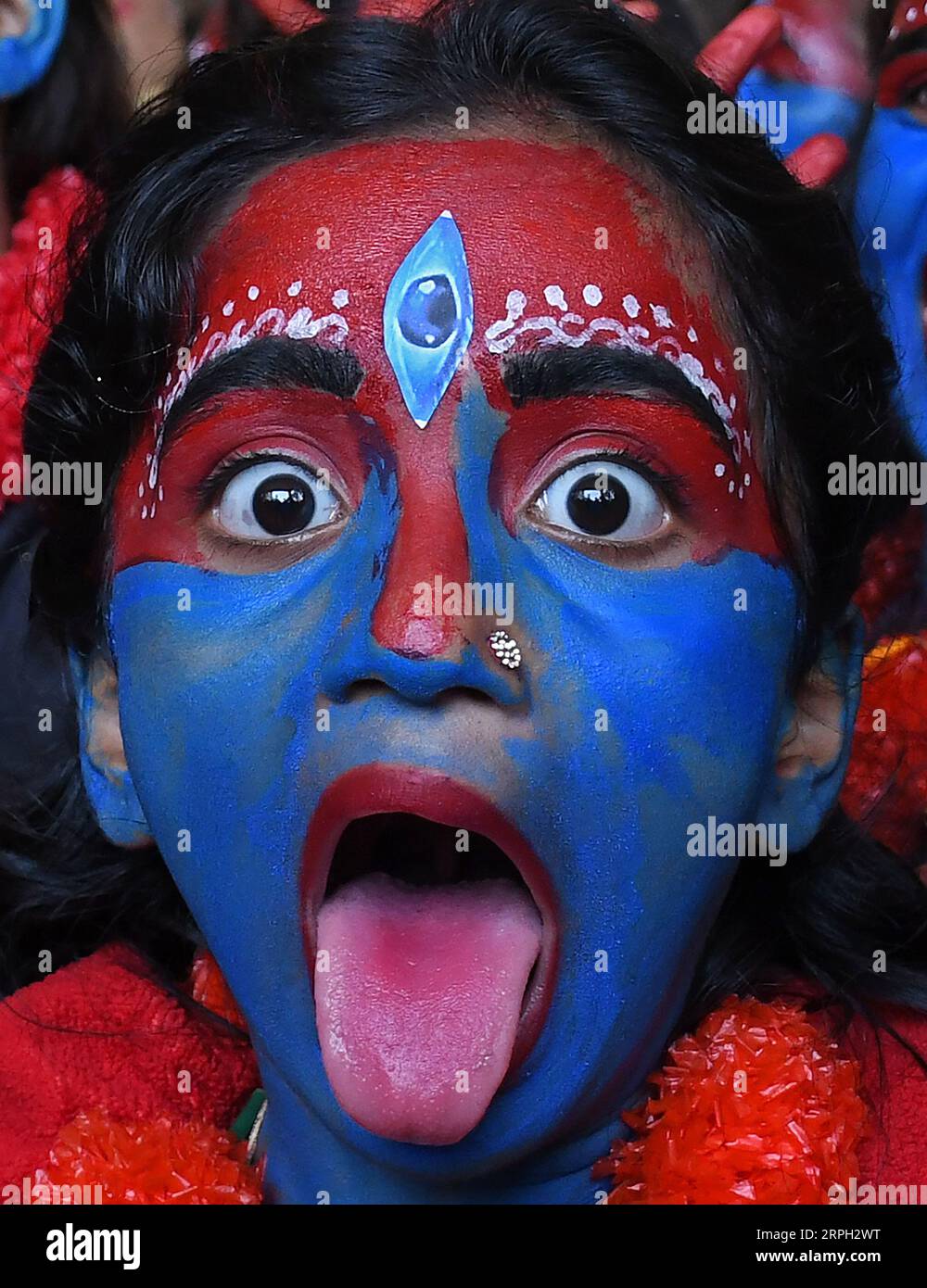 Mumbai, India. 04th Sep, 2023. Student of SNDT college paint her face