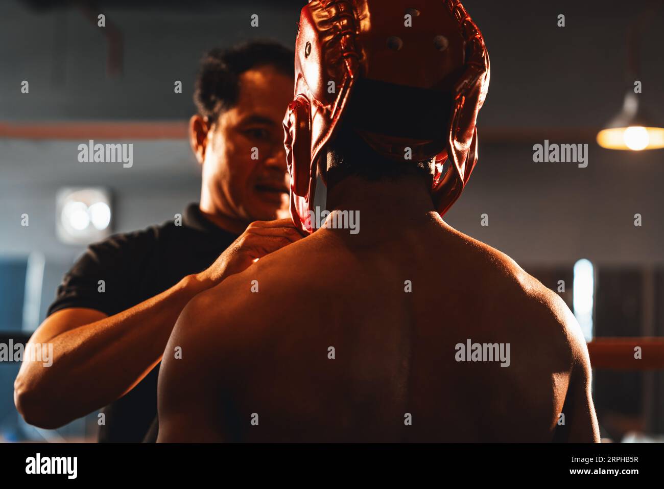 Referee explain rules and make preparation before give signal for the