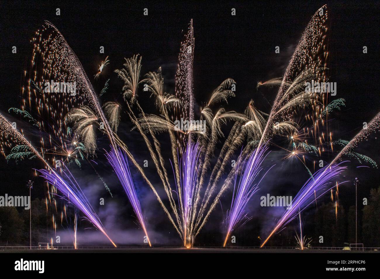 Feu D artifice Du Village Hi res Stock Photography And Images Alamy feu-d-artifice-du-village-hi-res-stock-photography-and-images-alamy