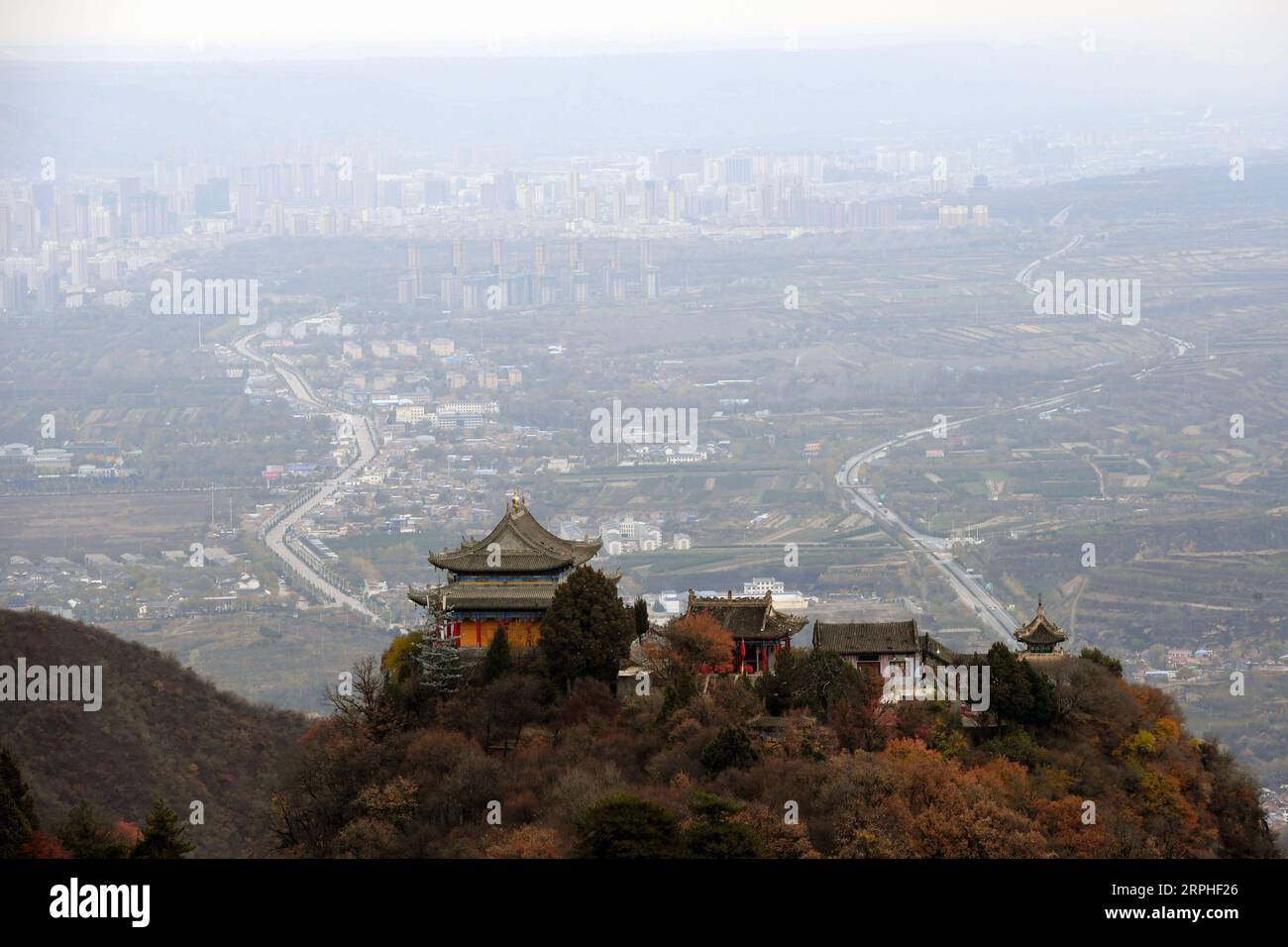 191107 -- PINGLIANG, Nov. 7, 2019 -- Photo taken on Nov. 6, 2019 shows the scenery of Kongtong Mountain in Pingliang, northwest China s Gansu Province.  CHINA-GANSU-KONGTONG MOUNTAIN CN MaxNing PUBLICATIONxNOTxINxCHN Stock Photo