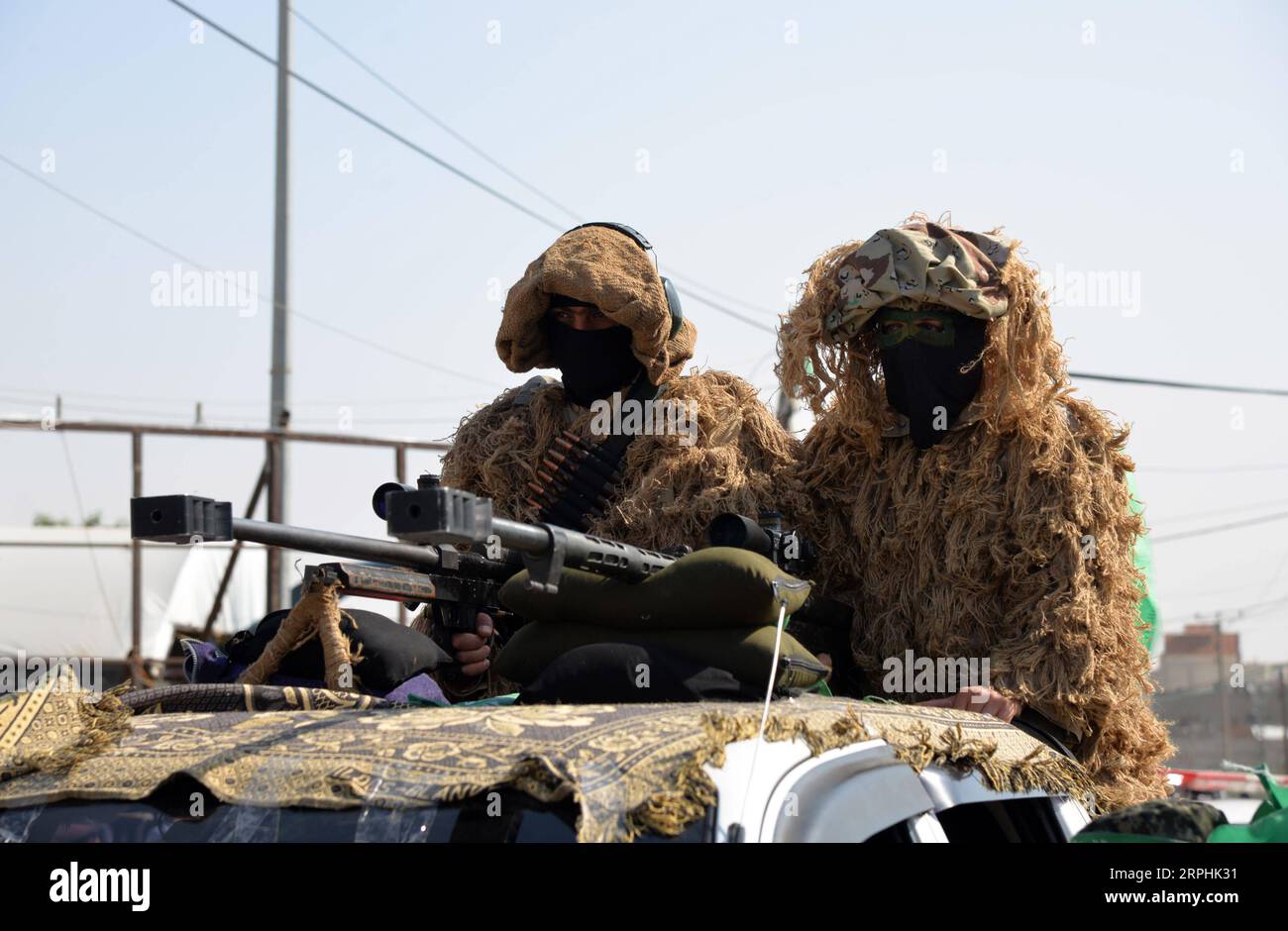 191111 -- GAZA, Nov. 11, 2019 Xinhua -- Palestinian members of al-Qassam Brigades, the armed wing of the Hamas movement, hold their weapons during an anti-Israel military parade in the southern Gaza Strip city of Khan Younis, Nov. 11, 2019. Photo by Rizek Abdeljawad/Xinhua MIDEAST-GAZA-MILITARY-PARADE PUBLICATIONxNOTxINxCHN Stock Photo