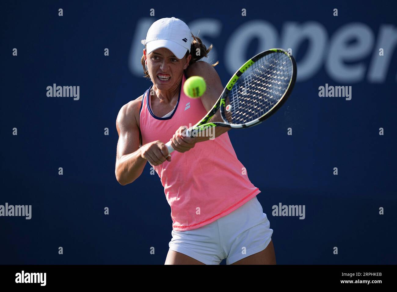 Kaitlin Quevedo in action during a junior girls' singles match at the 2023 US Open, Monday, Sep. 4, 2023 in Flushing, NY. (Garrett Ellwood/USTA via AP) Stock Photo