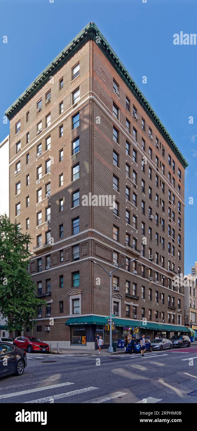 Upper East Side: Emery Roth designed mid-rise apartment building 129 ...