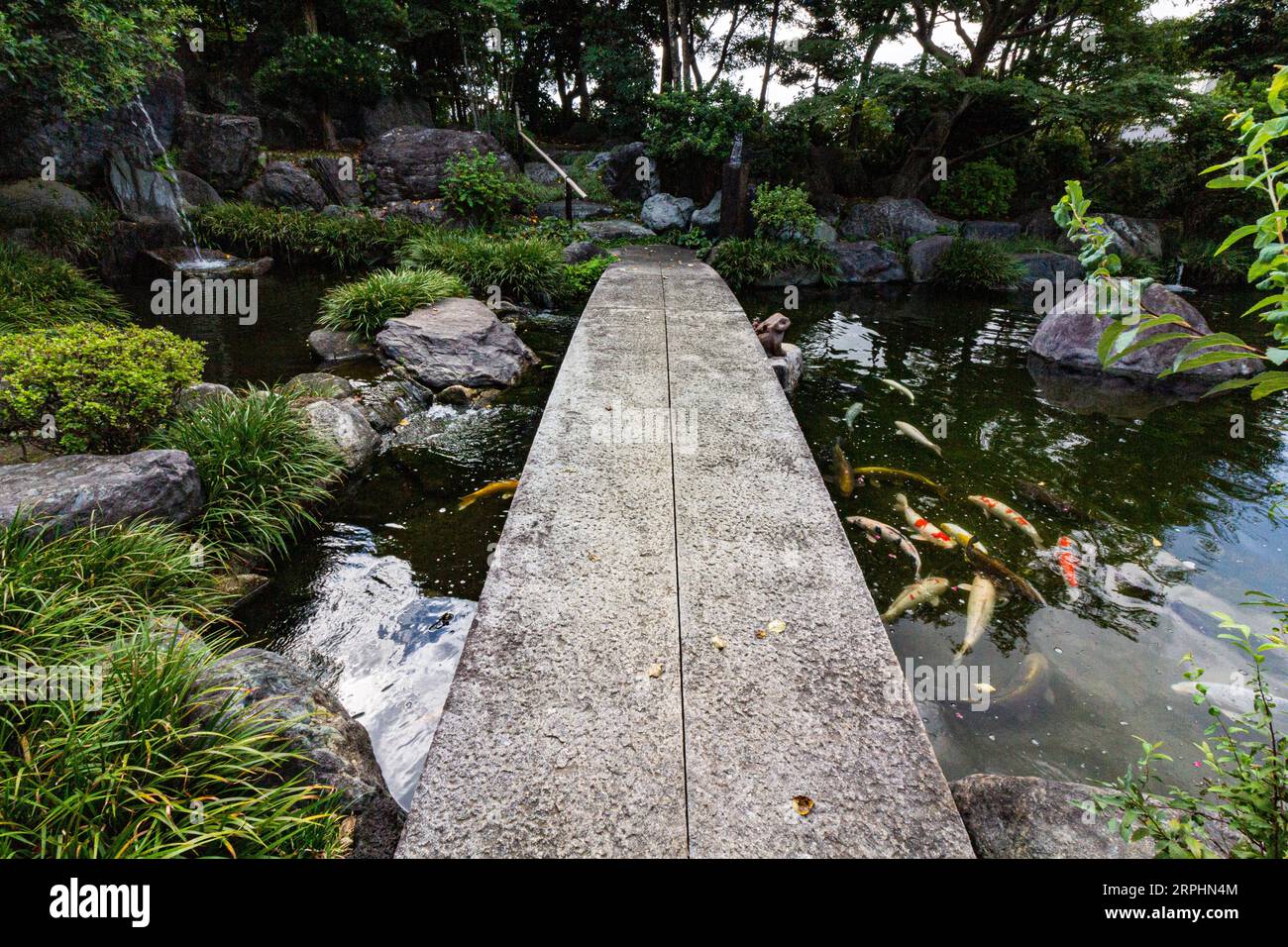 Nihon Teien Ryobo Momijitei - Although the facility is officially a delux graveyard, it is in fact open to the public with two separate Japanese garde Stock Photo
