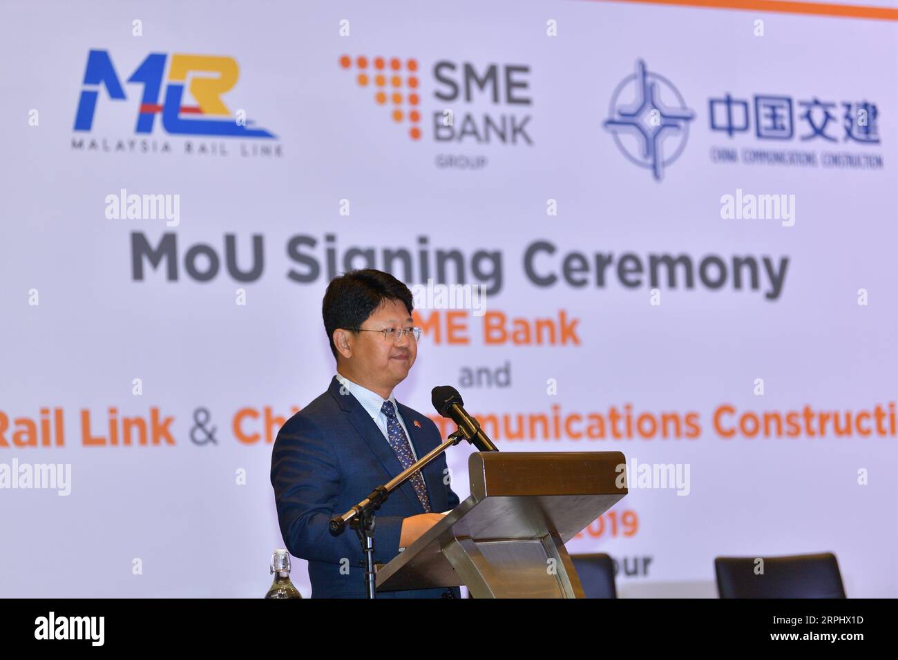 191118 -- KUALA LUMPUR, Nov. 18, 2019 Xinhua -- Chinese Ambassador to Malaysia Bai Tian speaks at a memorandum of understanding MoU signing ceremony in Kuala Lumpur, Malaysia, Nov. 18, 2019. Small Medium Enterprise Development Bank Malaysia SME Bank announced on Monday to set aside 1 billion ringgit 240 million U.S. dollars specially for local contractors, which are expected to take a significant part in the East Coast Rail Link ECRL, a major infrastructure project and cooperation between Malaysia and China. The development financial institution under the Malaysia Ministry of Entrepreneur Deve Stock Photo