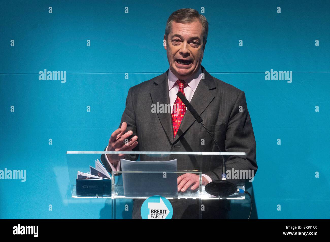 191122 -- LONDON, Nov. 22, 2019 -- Brexit Party leader Nigel Farage speaks at an event to launch Brexit Party general election policies in London, Britain on Nov. 22, 2019. Photo by Ray Tang/Xinhua BRITAIN-LONDON-BREXIT PARTY-GENERAL ELECTION POLICIES-LAUNCH HanxYan PUBLICATIONxNOTxINxCHN Stock Photo