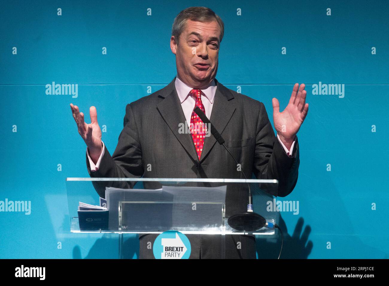 191122 -- LONDON, Nov. 22, 2019 -- Brexit Party leader Nigel Farage speaks at an event to launch Brexit Party general election policies in London, Britain on Nov. 22, 2019. Photo by Ray Tang/Xinhua BRITAIN-LONDON-BREXIT PARTY-GENERAL ELECTION POLICIES-LAUNCH HanxYan PUBLICATIONxNOTxINxCHN Stock Photo